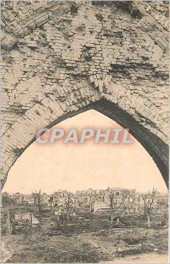 CPA Ruines d'Ypres Vue prise sur la Tour des Halles 