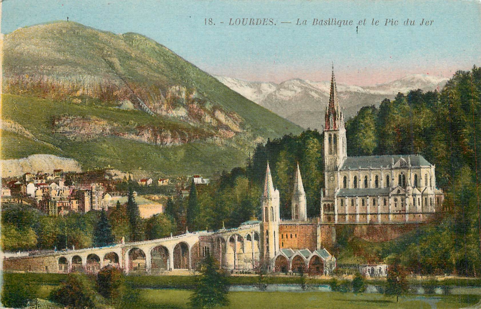 CPA Lourdes La Basilique et le Pic du Jer 