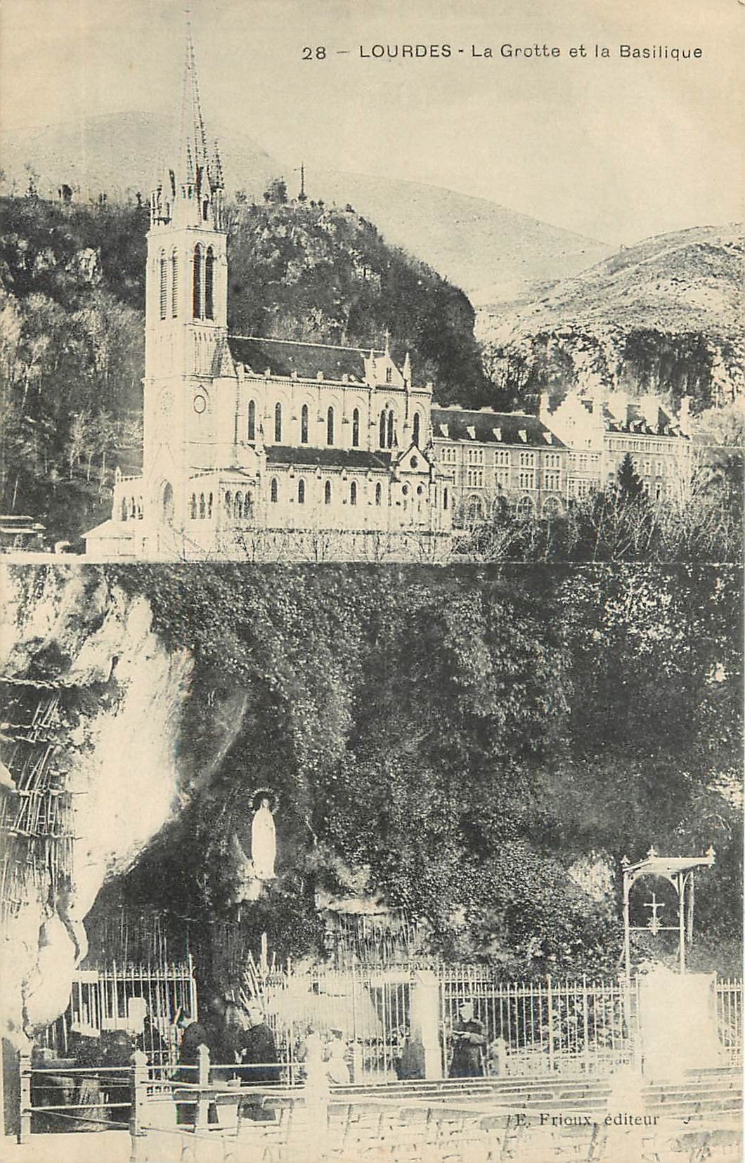 CPA Lourdes La Grotte et la Basilique 