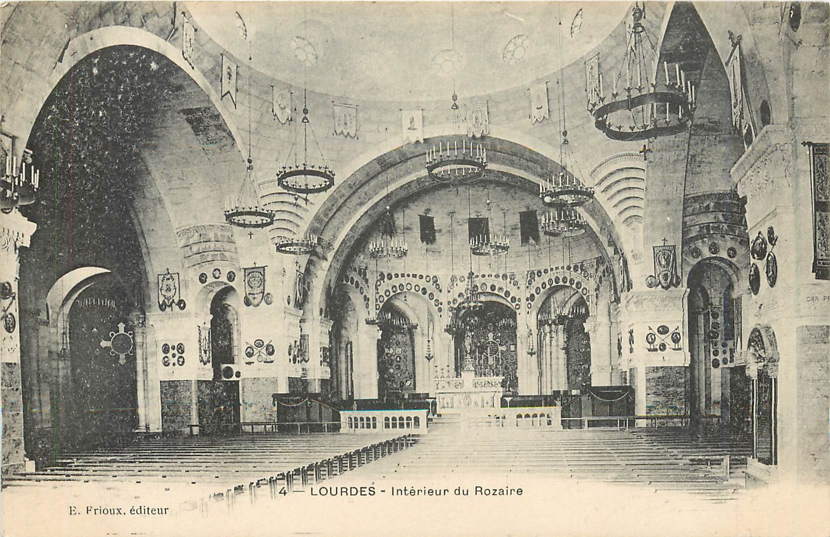 CPA Lourdes Interieur du Rosaire 