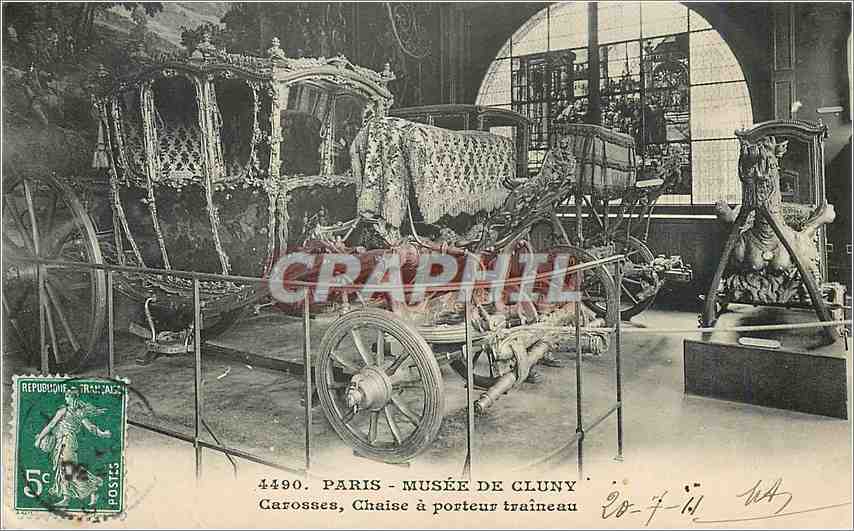 CPA Paris Musee de Cluny Carosses Chaise a porteur traineau 