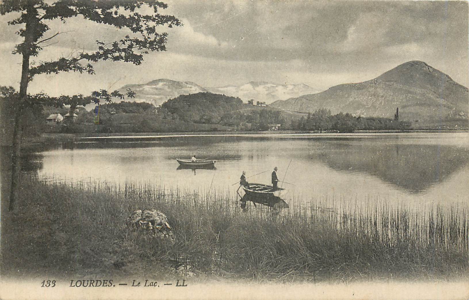CPA Lourdes Le Lac Peche Pecheur