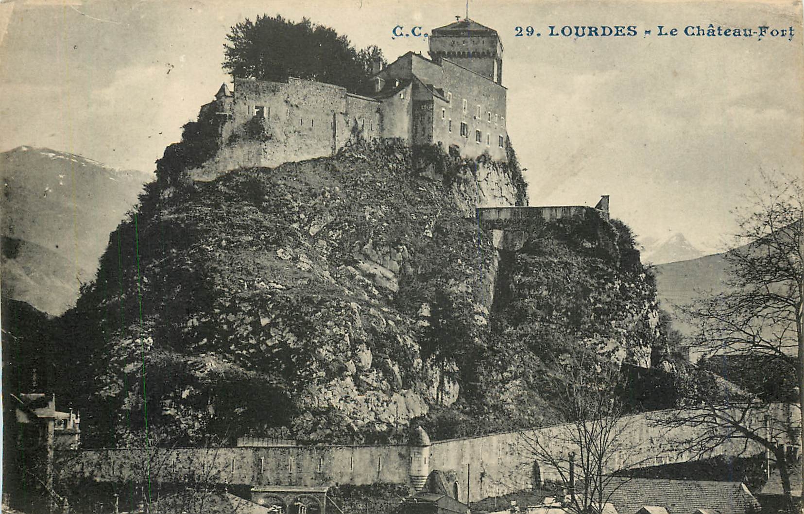 CPA Lourdes Le Chateau Fort 