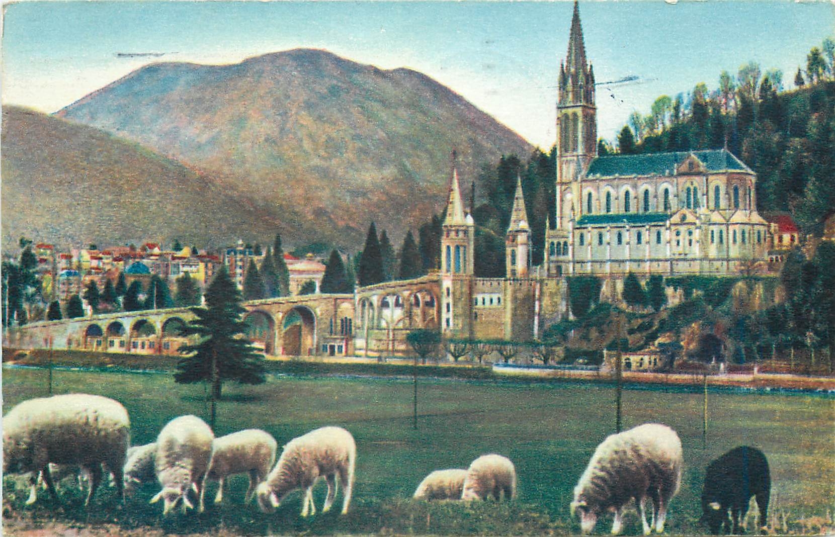 CPA Lourdes La Basilique et le Pic du Jer 
