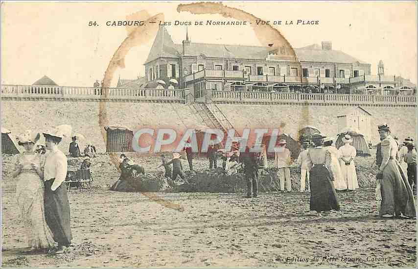 CPA Cabourg Les Ducs de Normandie Vue de la Plage 