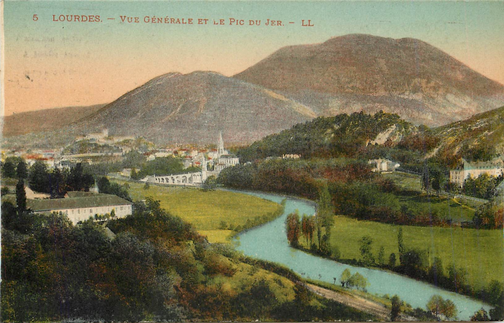 CPA Lourdes Vue Generale et le Pic du Jer 