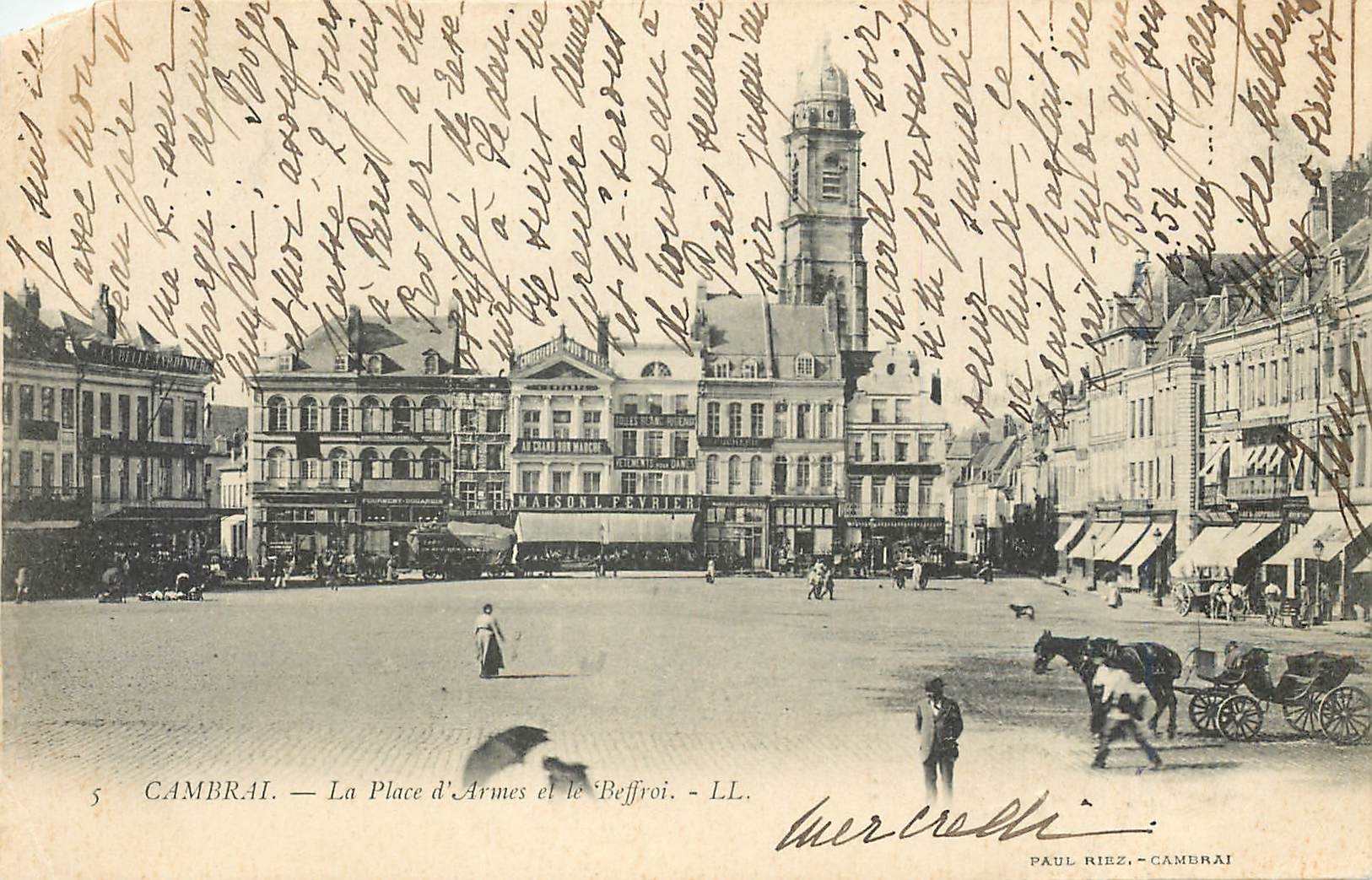 CPA Cambrai La Place d'Armes et le Beffroi 