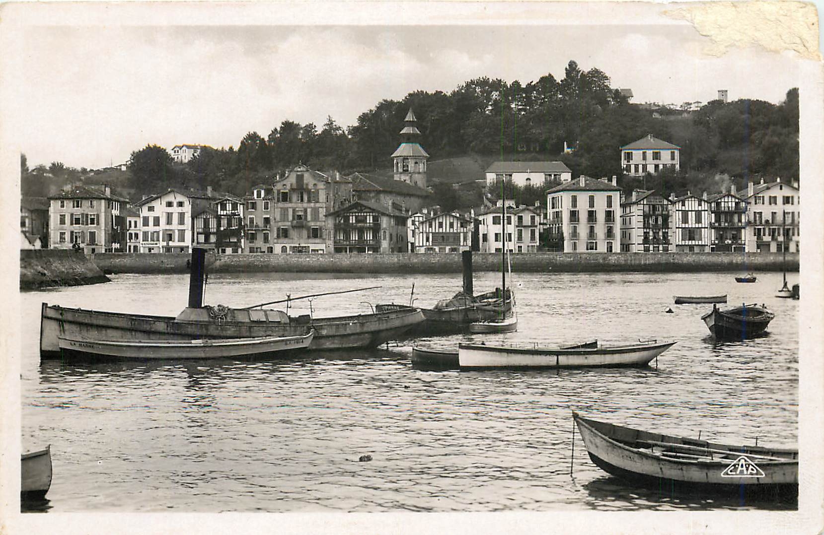 CPM St Jean de Luz Le Quai de Ciboure Bateaux