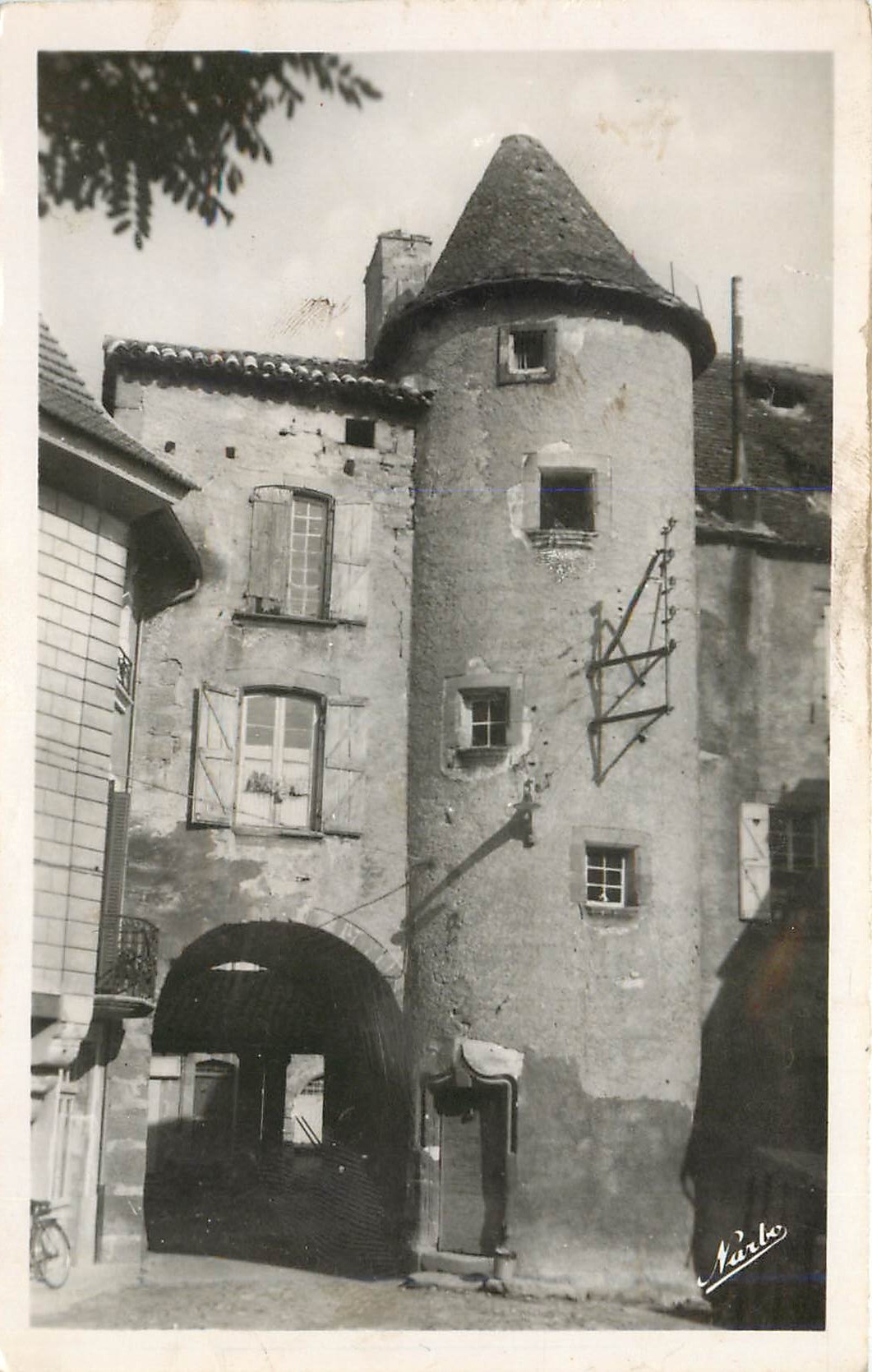 Lacapelle-Marival (Lot) — Ancienne porte fortifiée du XVᵉ siècle — Narko