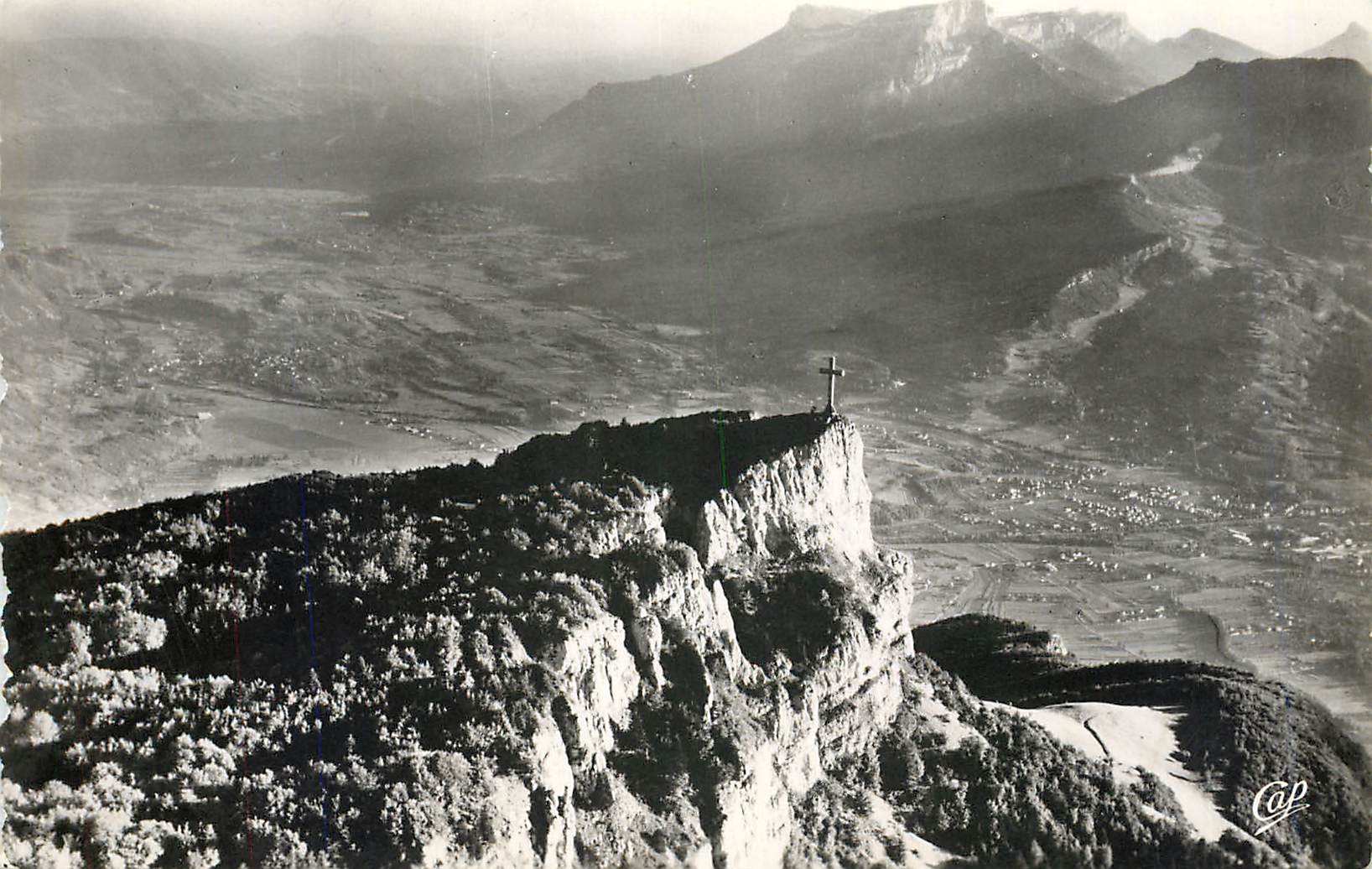 CPM En Savoie Vallee de Chambery Le Nivolet et le Massif du Granier Vue aerienne 