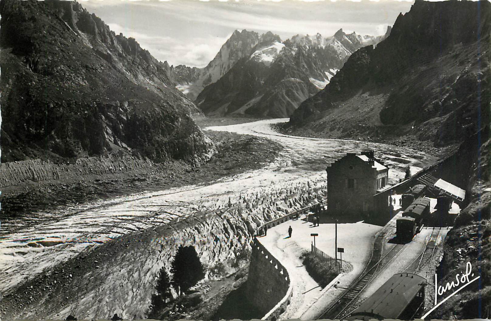 CPM Chamonix Haute Savoie Le Montenvers et la Mer de Glace 