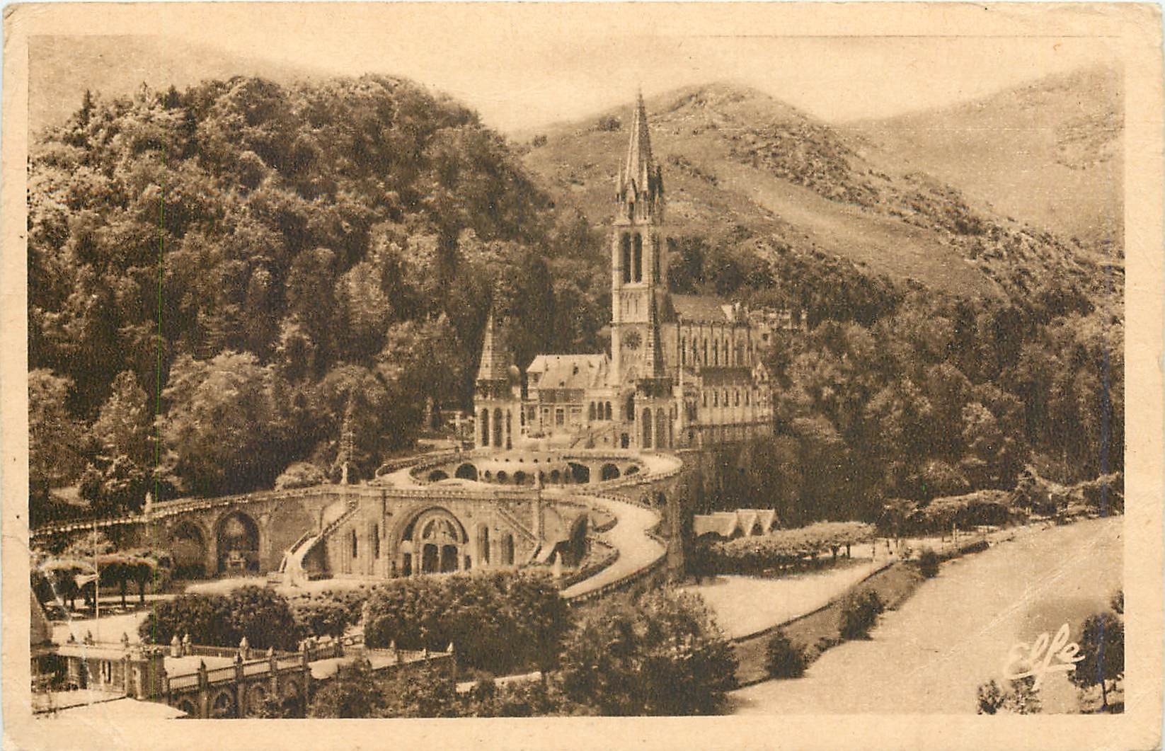 CPM Lourdes Vue sur le Gave et la Basilique 