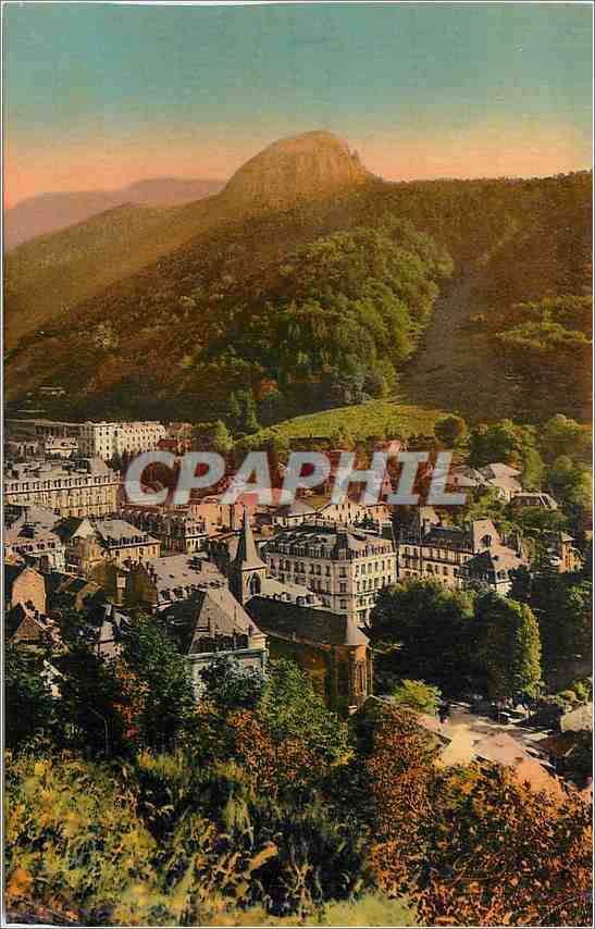 CPM L'Auvergne Le Mont Dore Perspective sur les quartiers du Centre et le Rocher du Capucin 