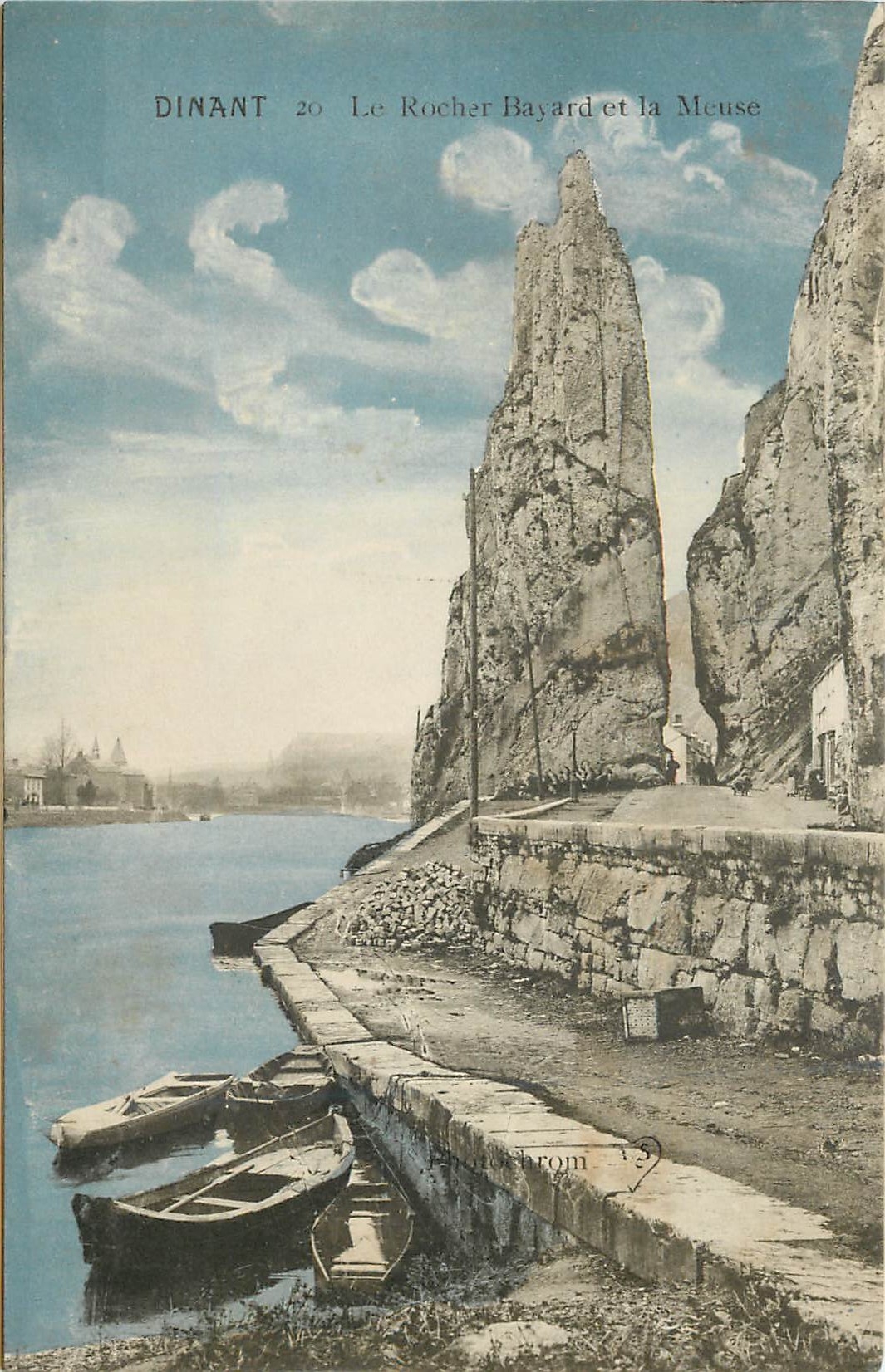 CPA Dinant Le Rocher Bayard et la Meuse 