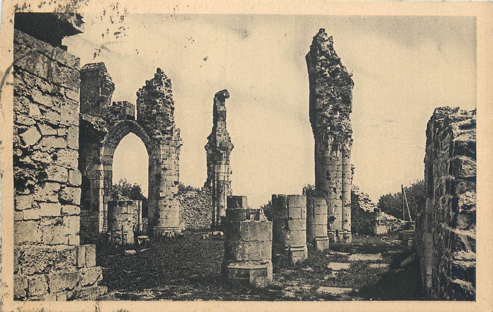 CPA Verdun Montfaucon Ruines de l'Eglise 