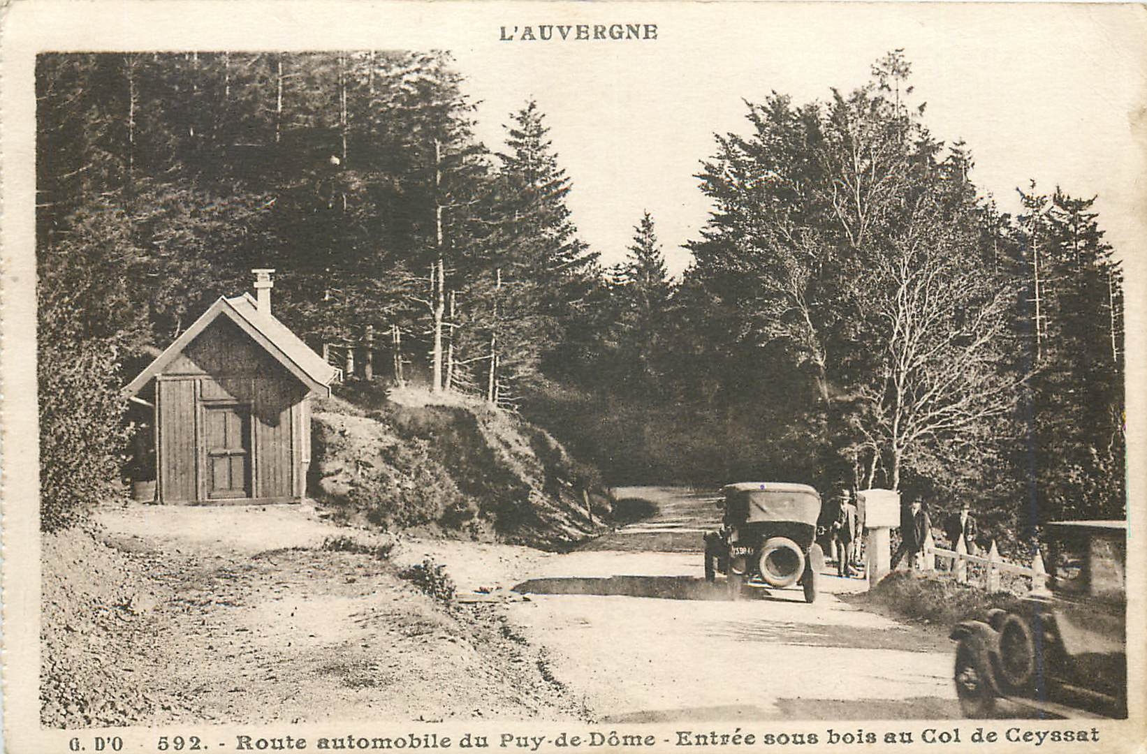 Route automobile du Puy-de-Dôme - Entrée sous bois au Col de Ceyssat — G. D'O 592