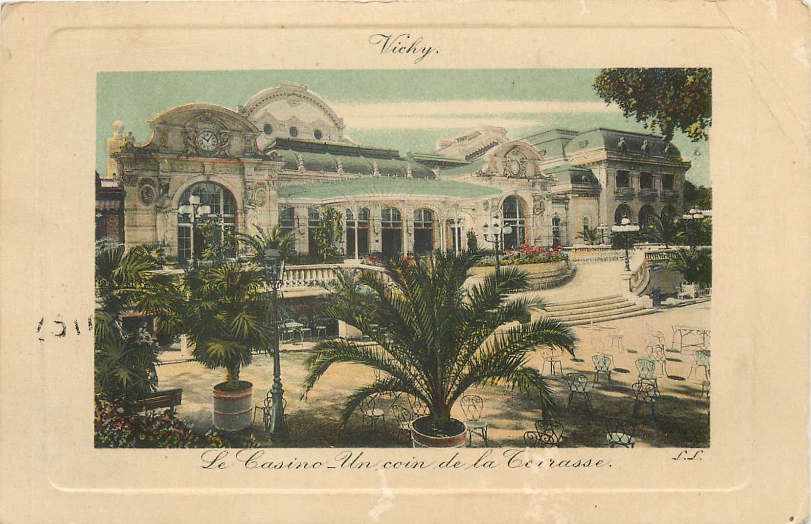 CPA Vichy Le Casino Un Coin de la Terrasse 