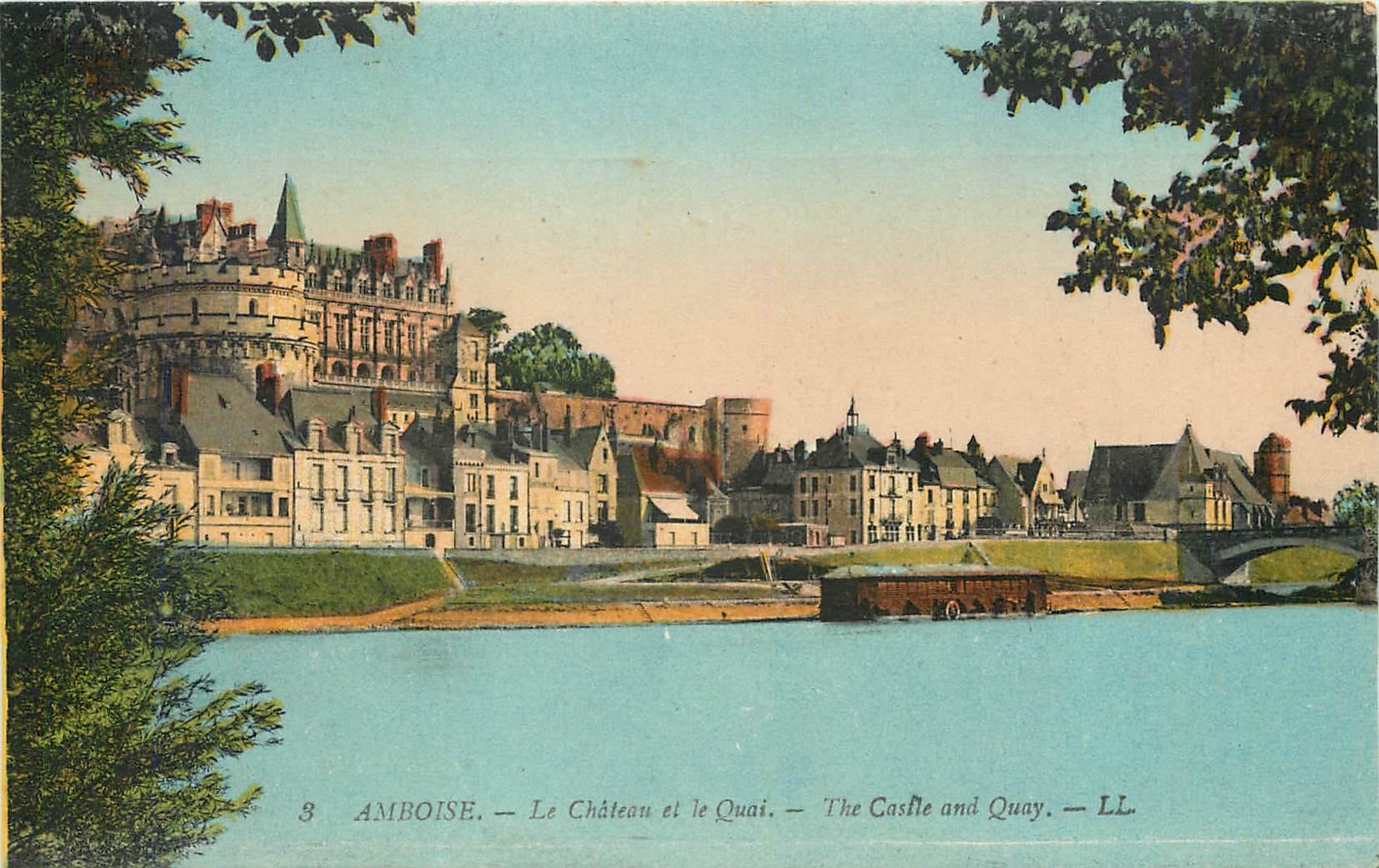 CPA Amboise Le Chateau et le Quai 