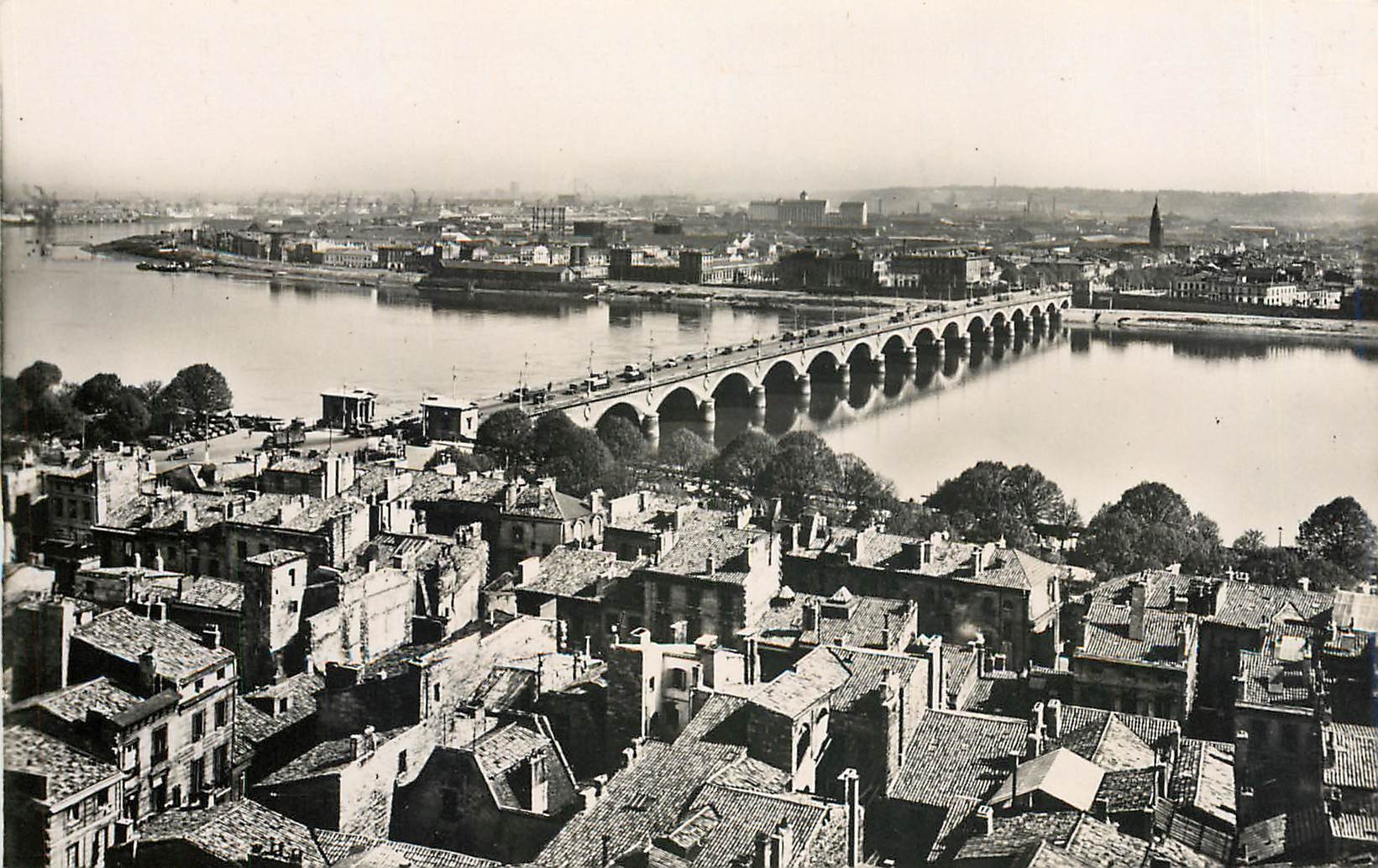 CPM Bordeaux Vue Panoramique prise de la Tour St Michel 