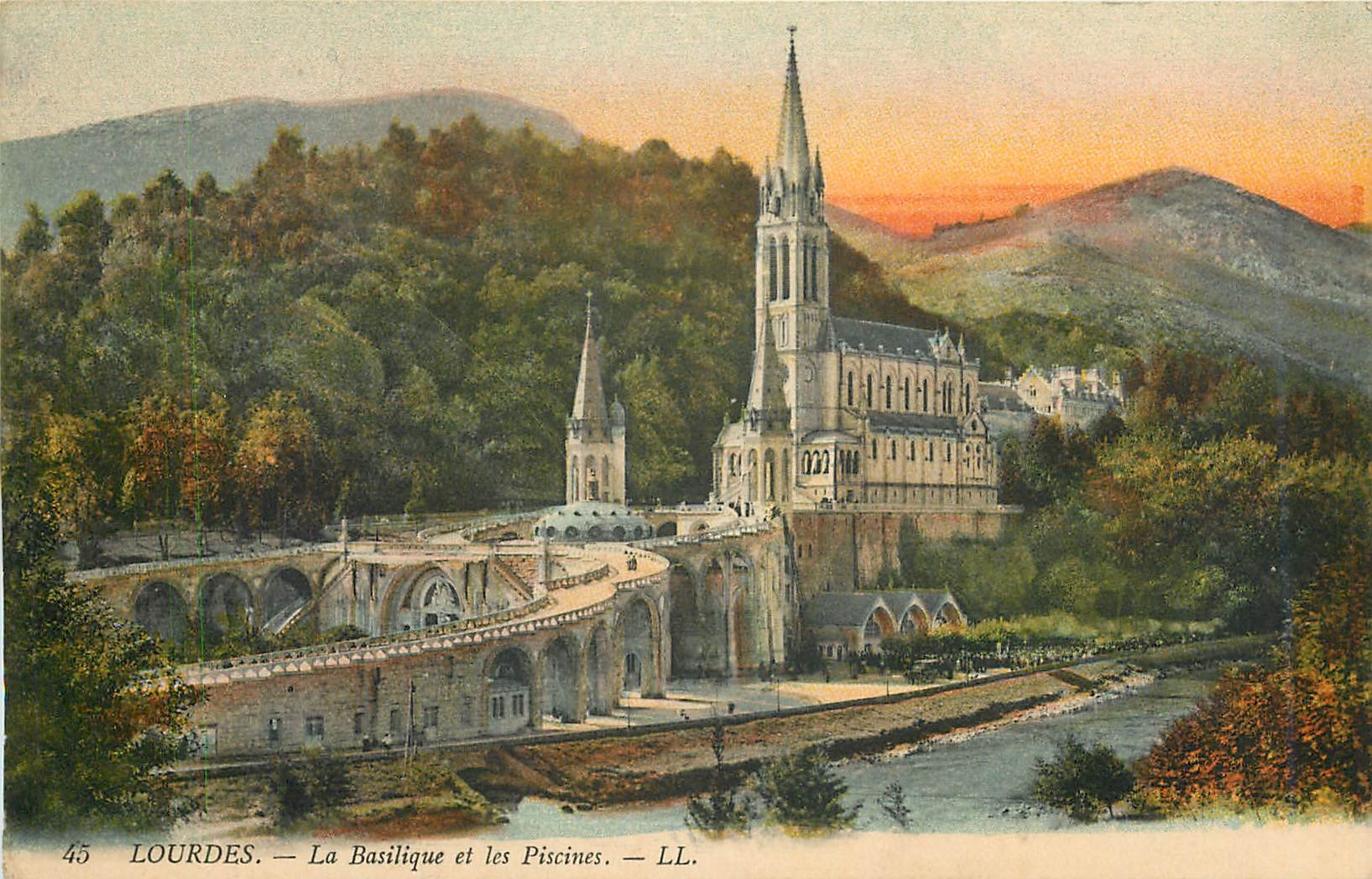 CPA Lourdes La Basilique et les Piscines 