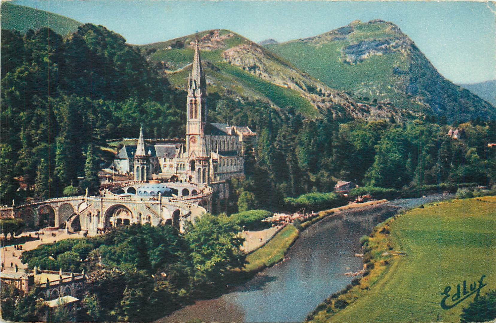 CPA Lourdes La Basilique et le Gave 