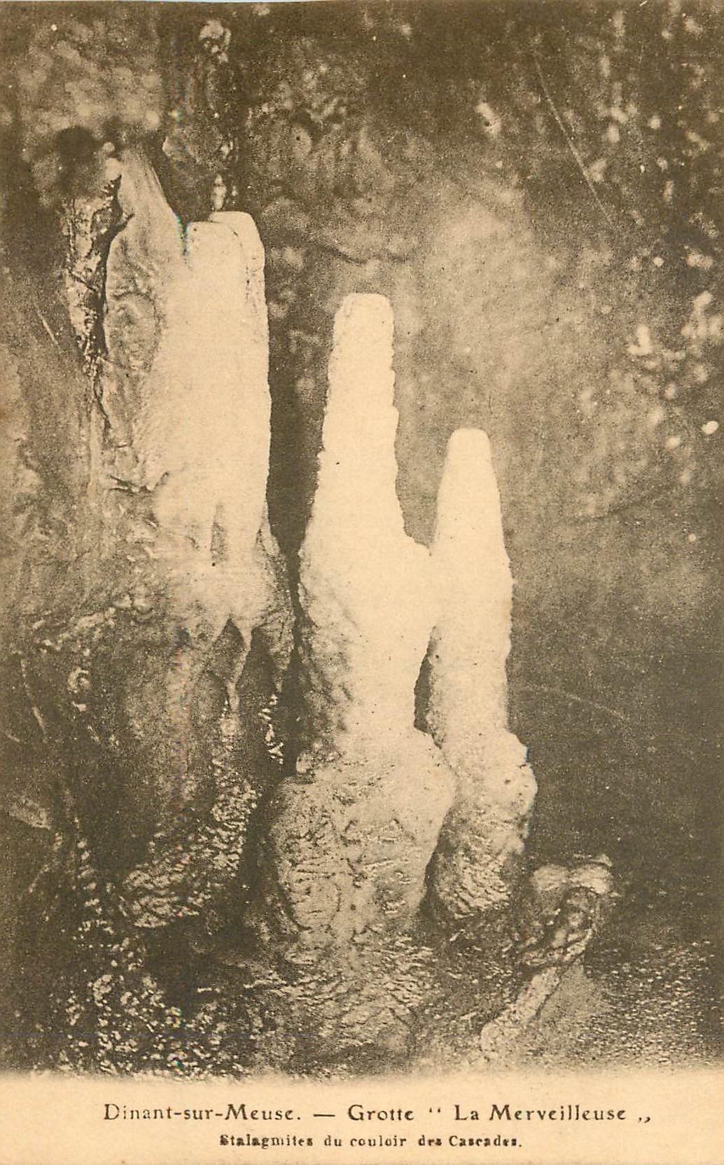 CPA Dinant sur Meuse Grotte La Merveilleuse 