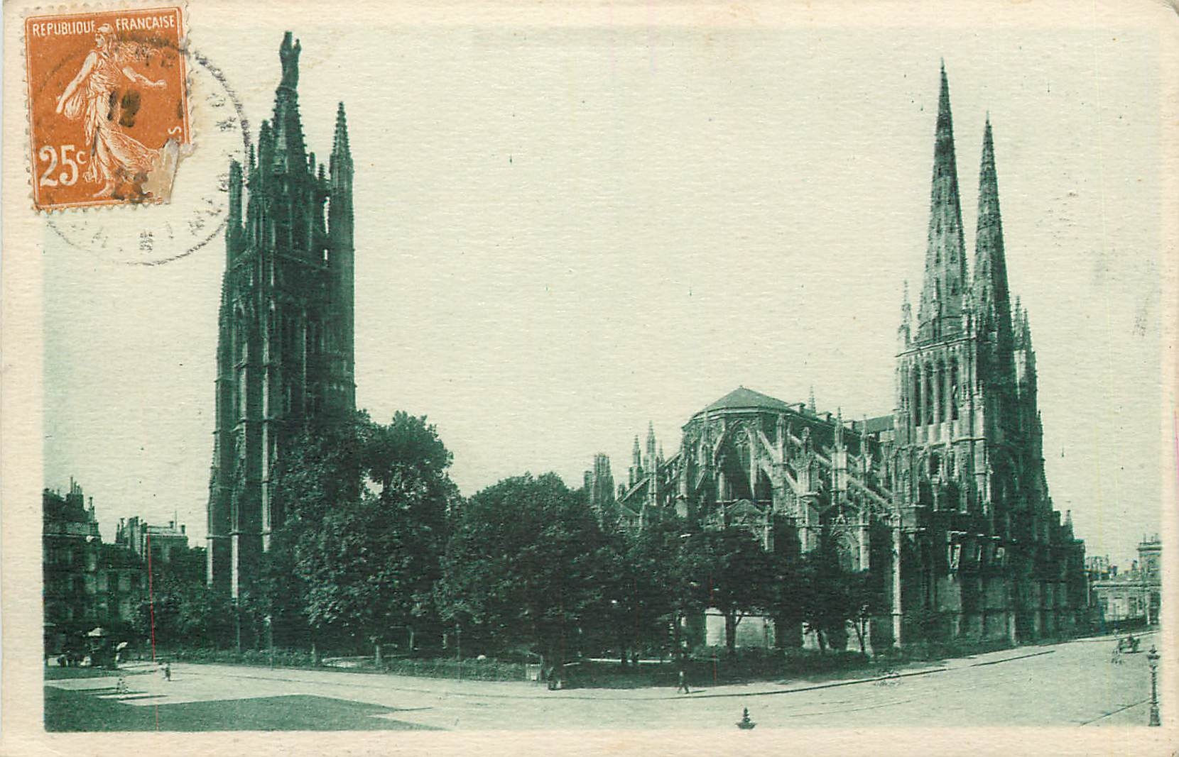CPA Bordeaux La Cathedrale et la Tour Pey Berland 