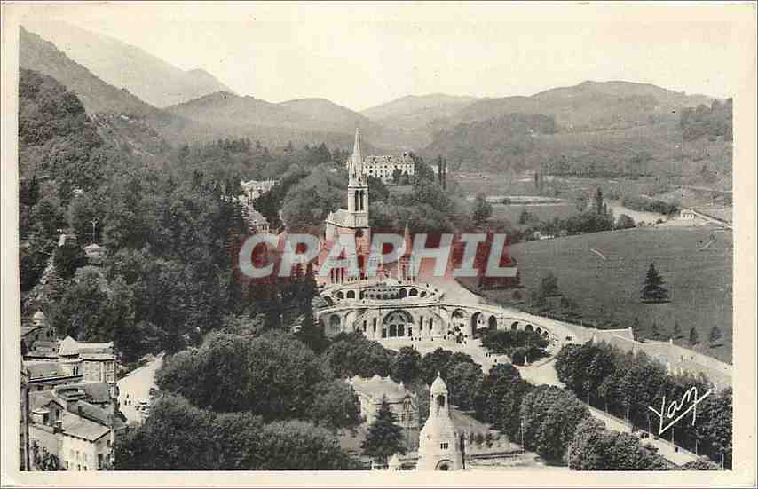 CPA Lourdes La Basilique vue du Chateau Fort 