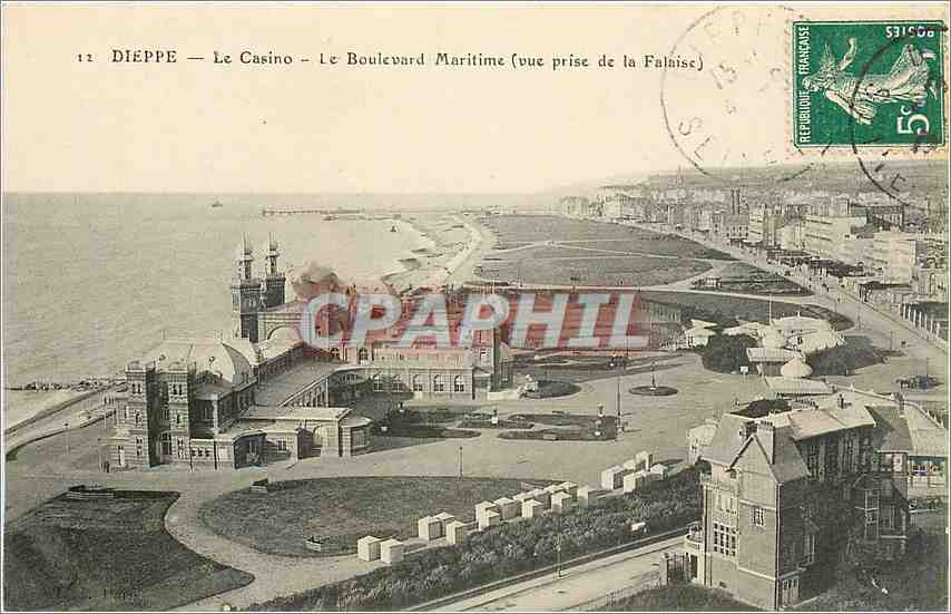 CPA Dieppe Le Casino Le Boulevard Maritime vue prise de la Falaise 