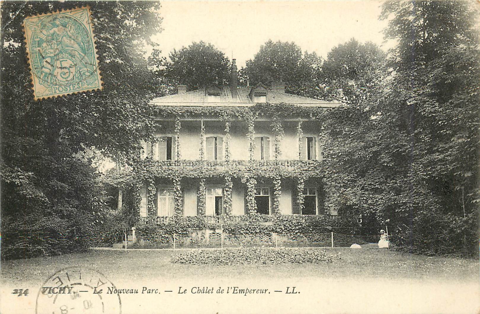 CPA Vichy Le Nouveau Parc Le Chalet de l'Empereur 
