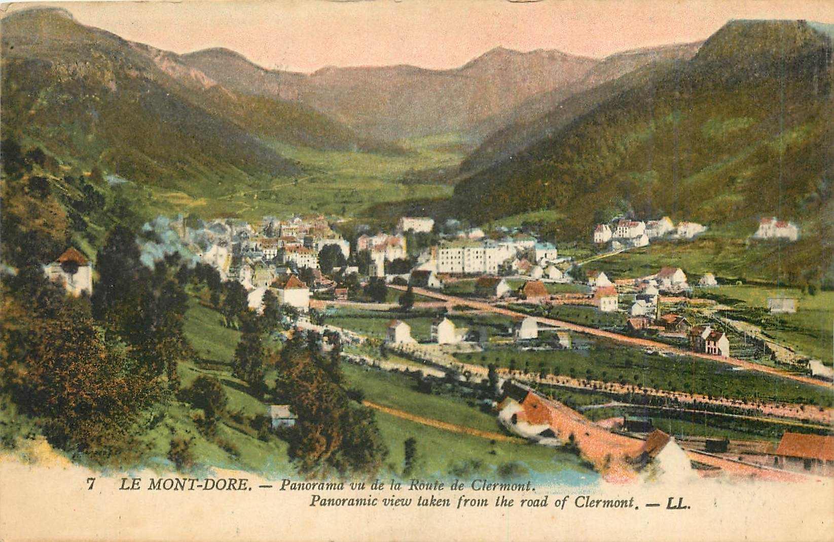 CPA Le Mont Dore Panorama vu de la Route de Clermont 