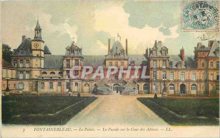 Fontainebleau — Das Schloss — Die Fassade auf der Cour des Adieux — LL.