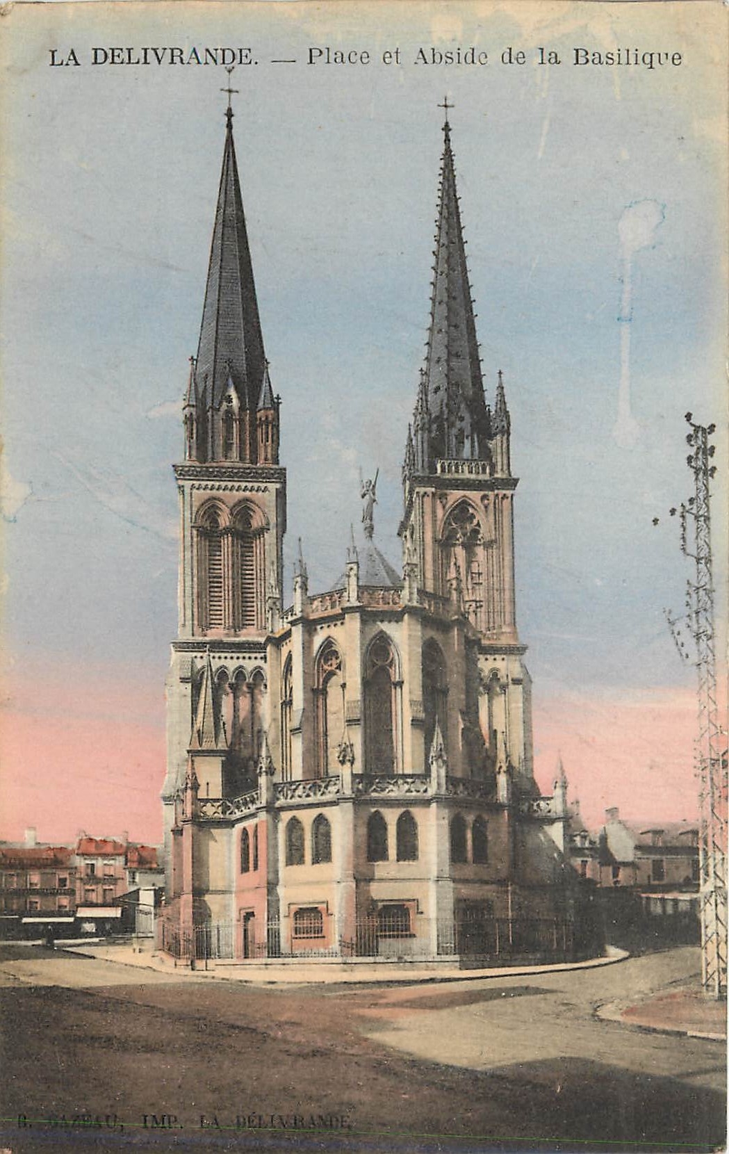 CPA La Delivrande Place et Abside de la Basilique 