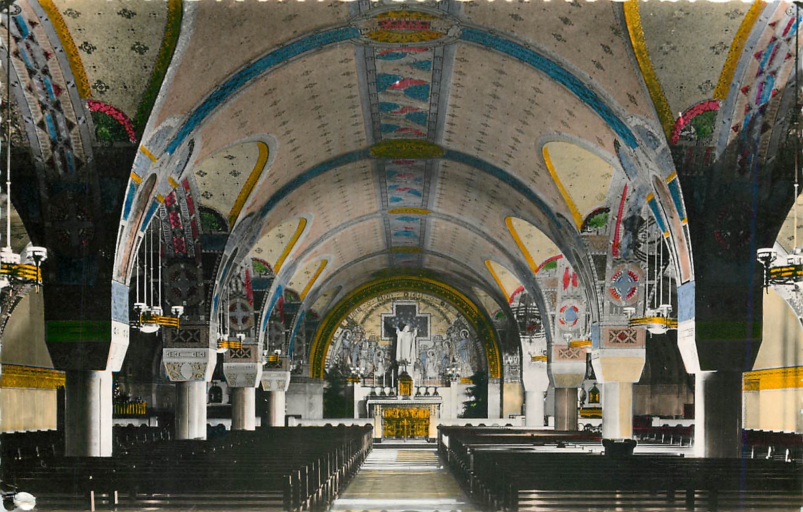 CPM La Basilique de Lisieux La Crypte Vue generale 