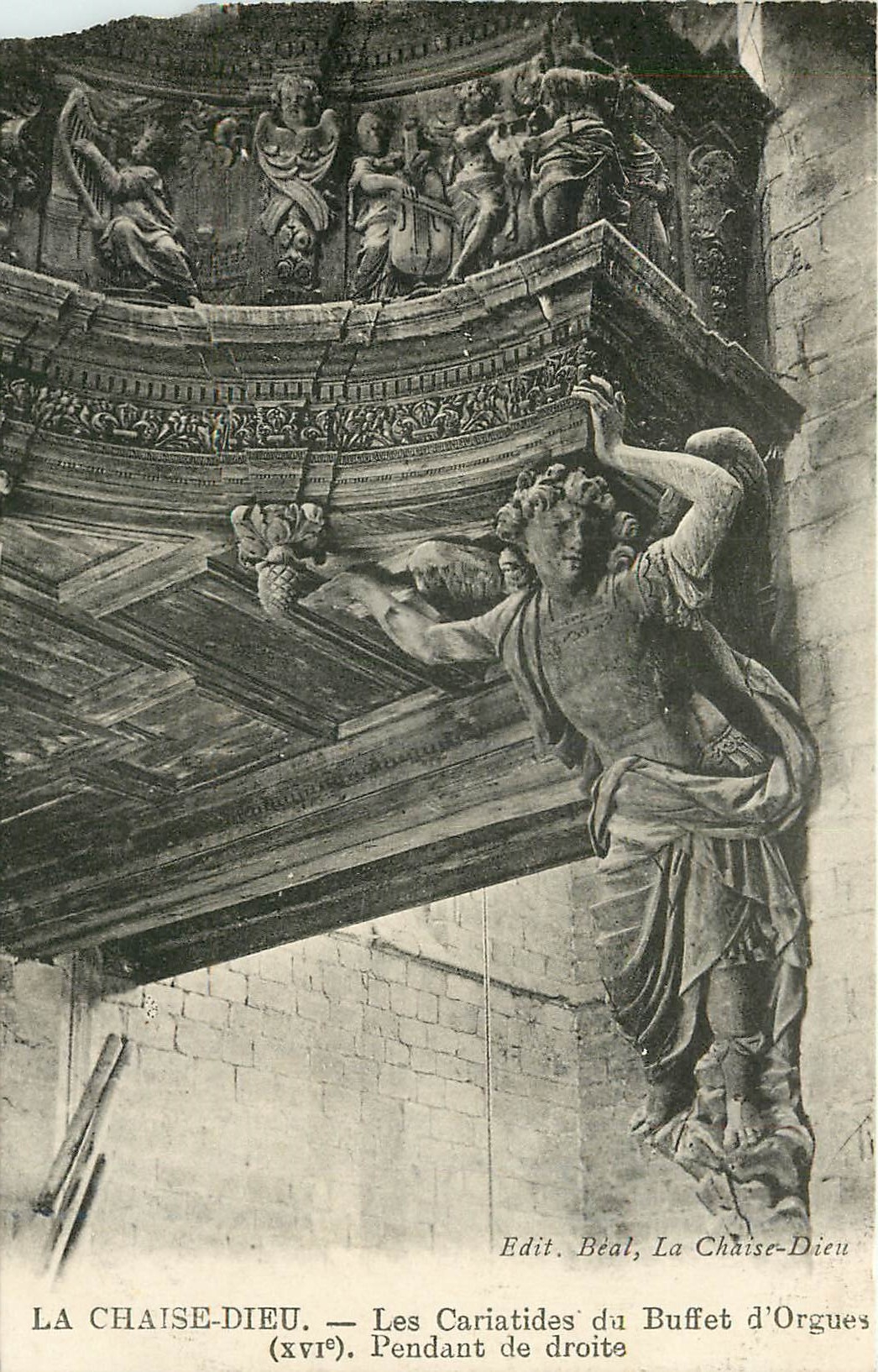CPA La Chaise Dieu Les Cariatides du Buffet d'Orgues Pendant de droite 