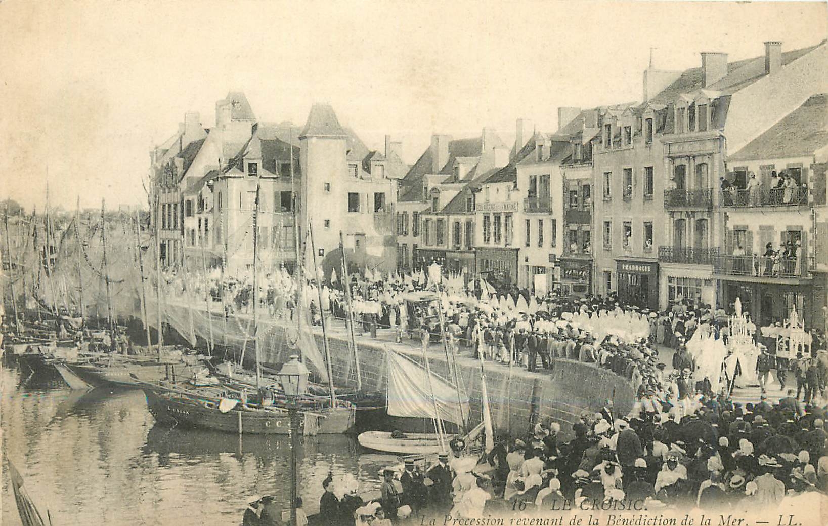 CPA Le Croisic La Procession revenant de la Benediction de la Mer 