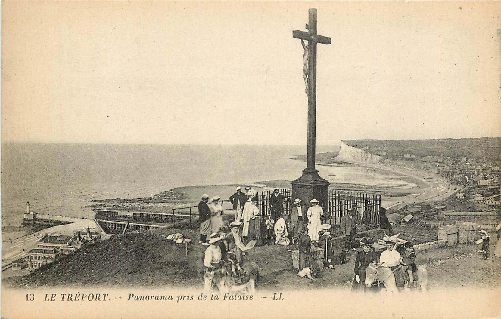 CPA Le Treport Panorama pris de la Falaise 