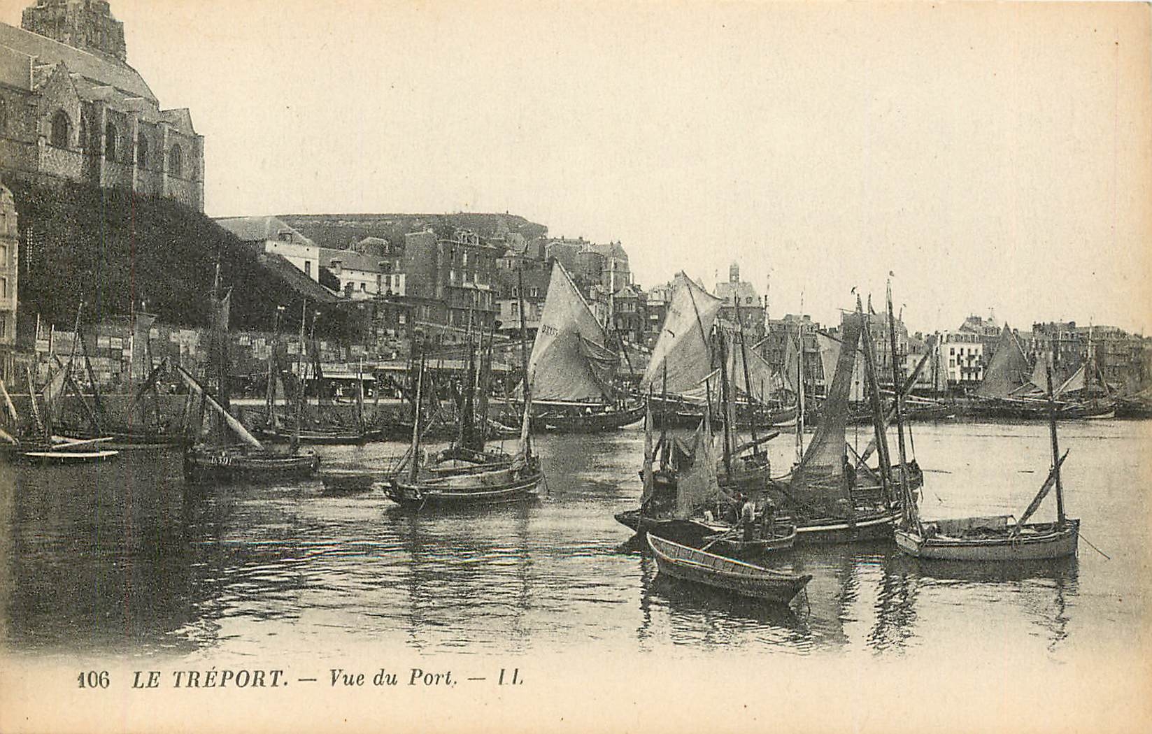CPA Le Treport Vue du Port Bateaux