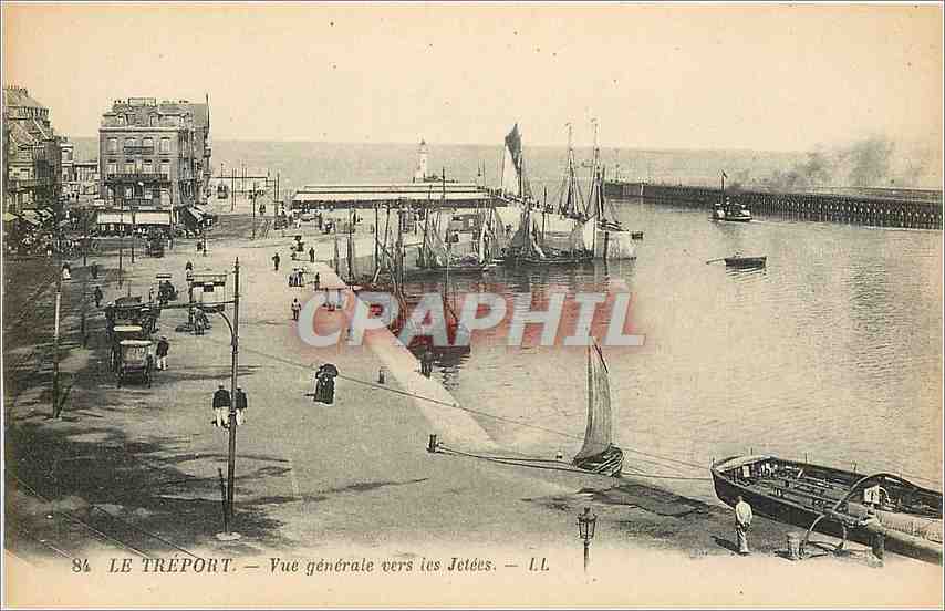 CPA Le Treport Vue generale vers les Jetees Bateaux