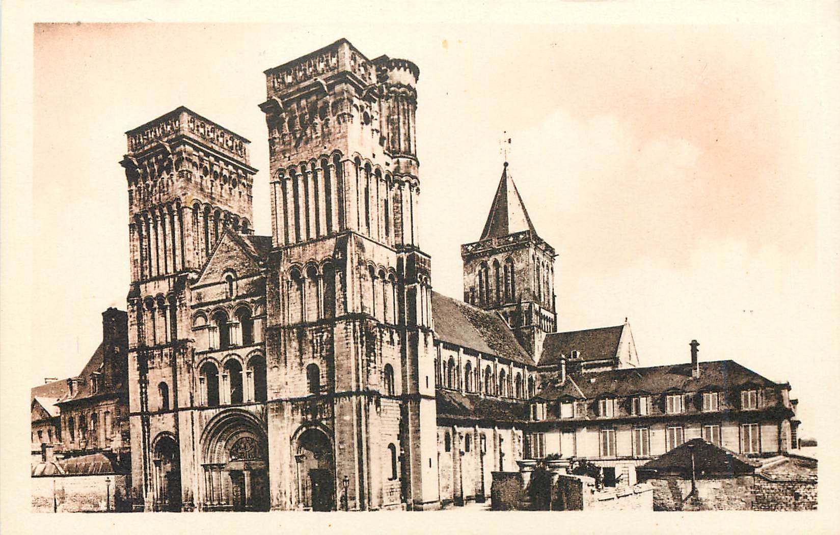 CPA Caen L'Abbaye aux Dames Eglise de la Trinite 