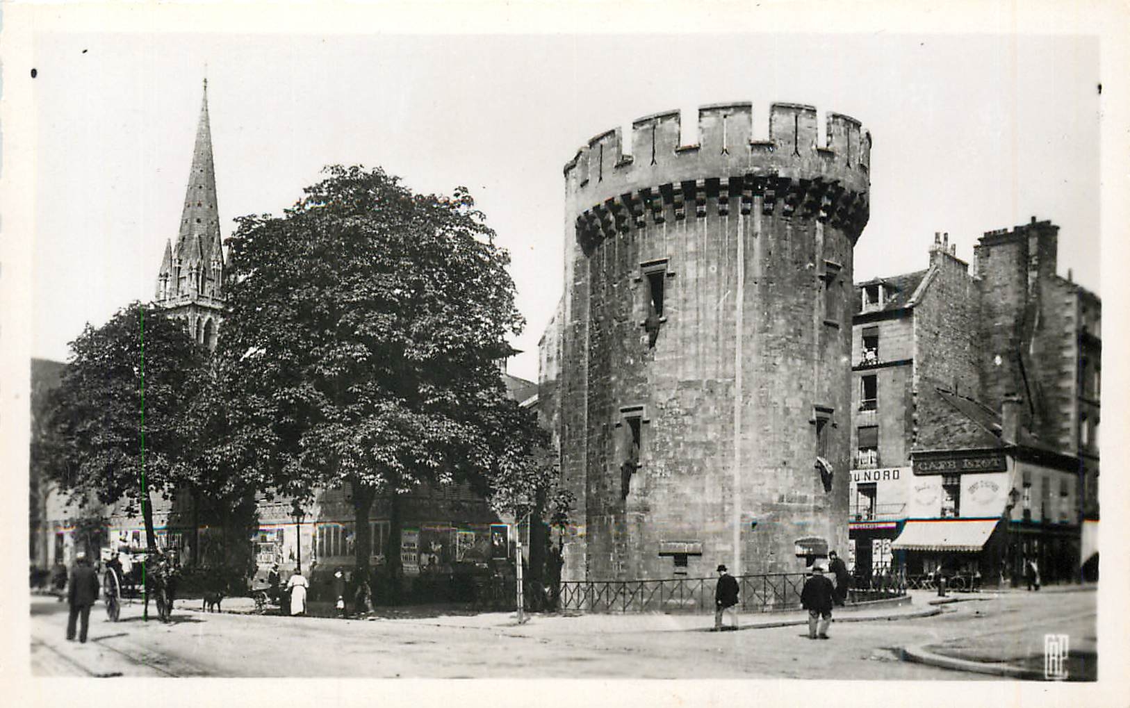 CPM Caen La Tour Le Roy et le clocher de St Pierre 