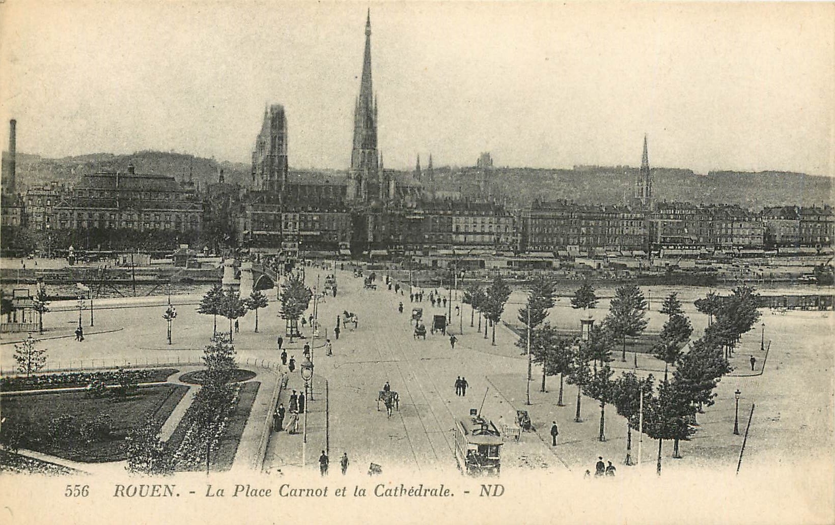 CPA Rouen La Place Carnot et la Cathedrale 