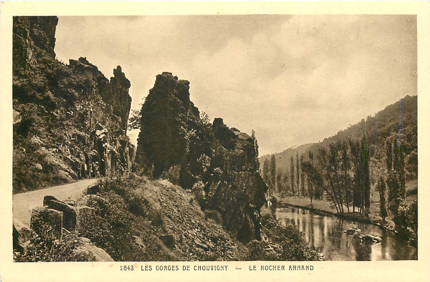 CPA Les Gorges de Chouvigny Le Rocher Armand 