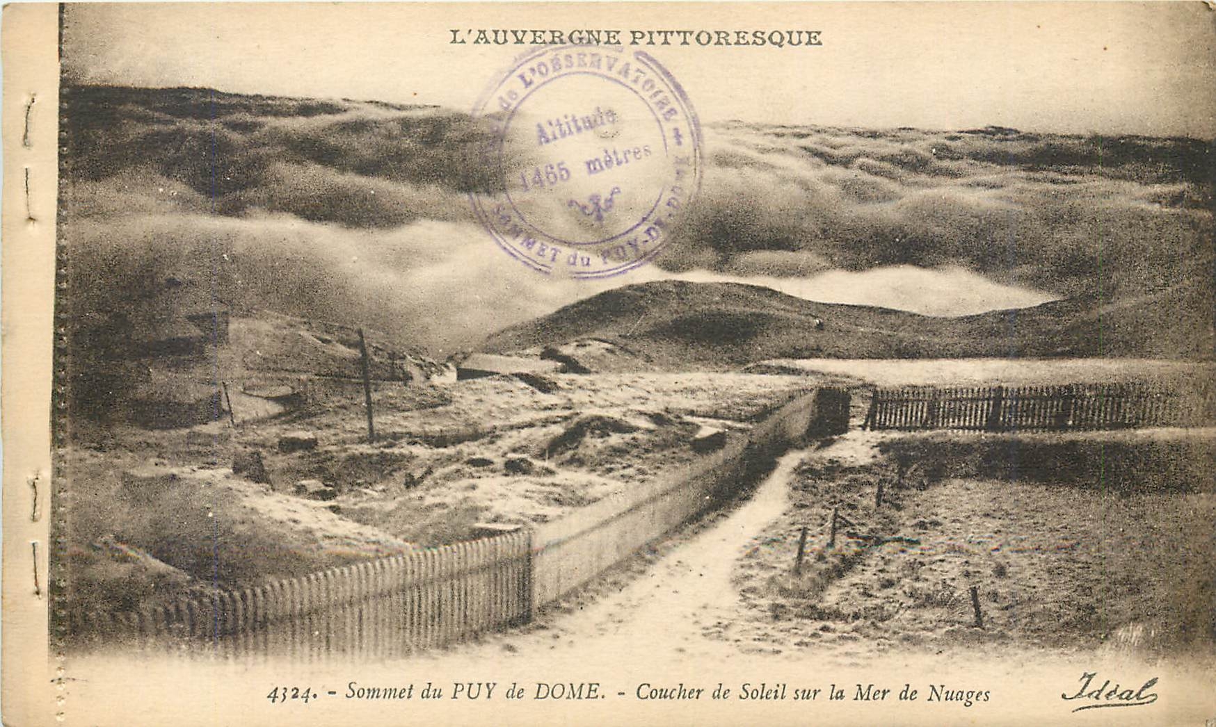 CPA Sommet du Puy de Dome Coucher de Soleil sur la Mer de Nuages 