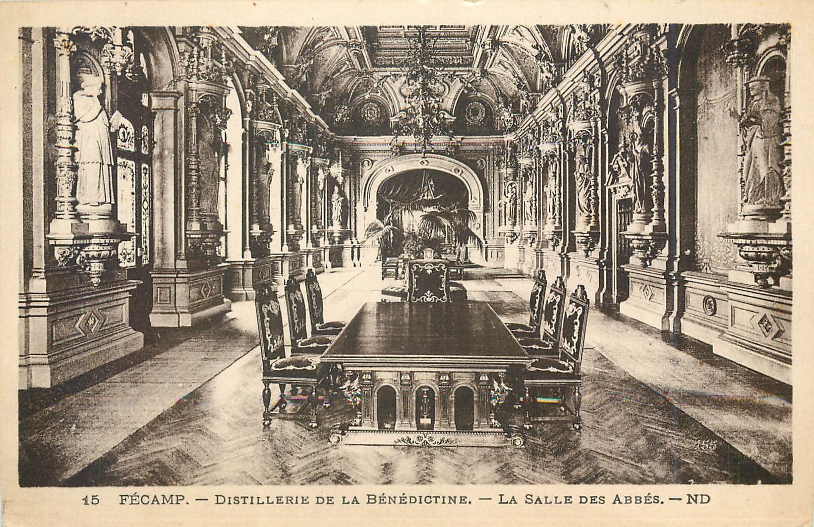 CPA Fecamp Distillerie de la Benedictine La Salle des Abbes 