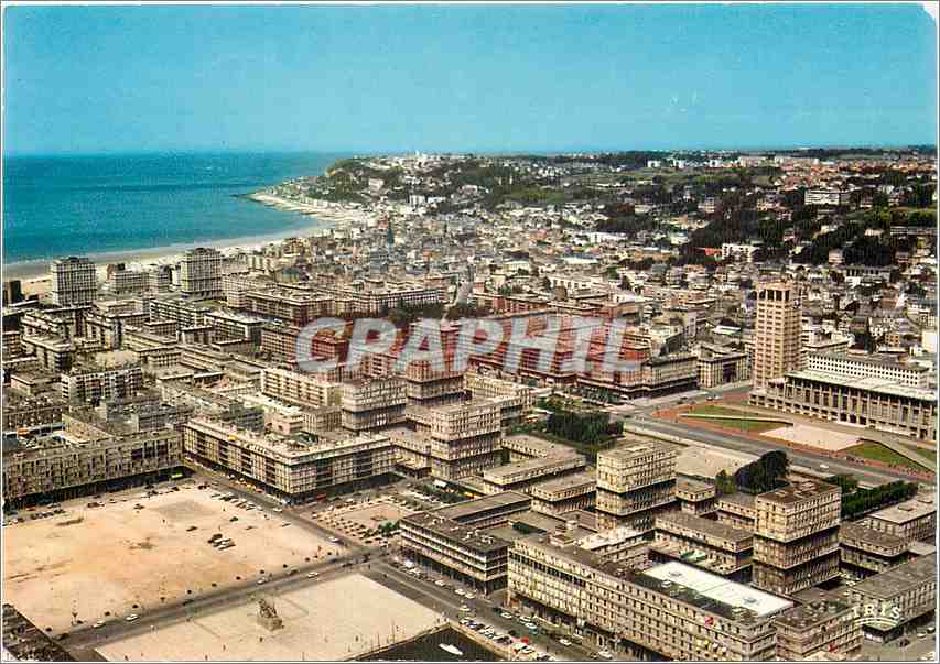 CPM En Avion sur Le Havre S Mme La porte Oceane et le Cap de la Heve 