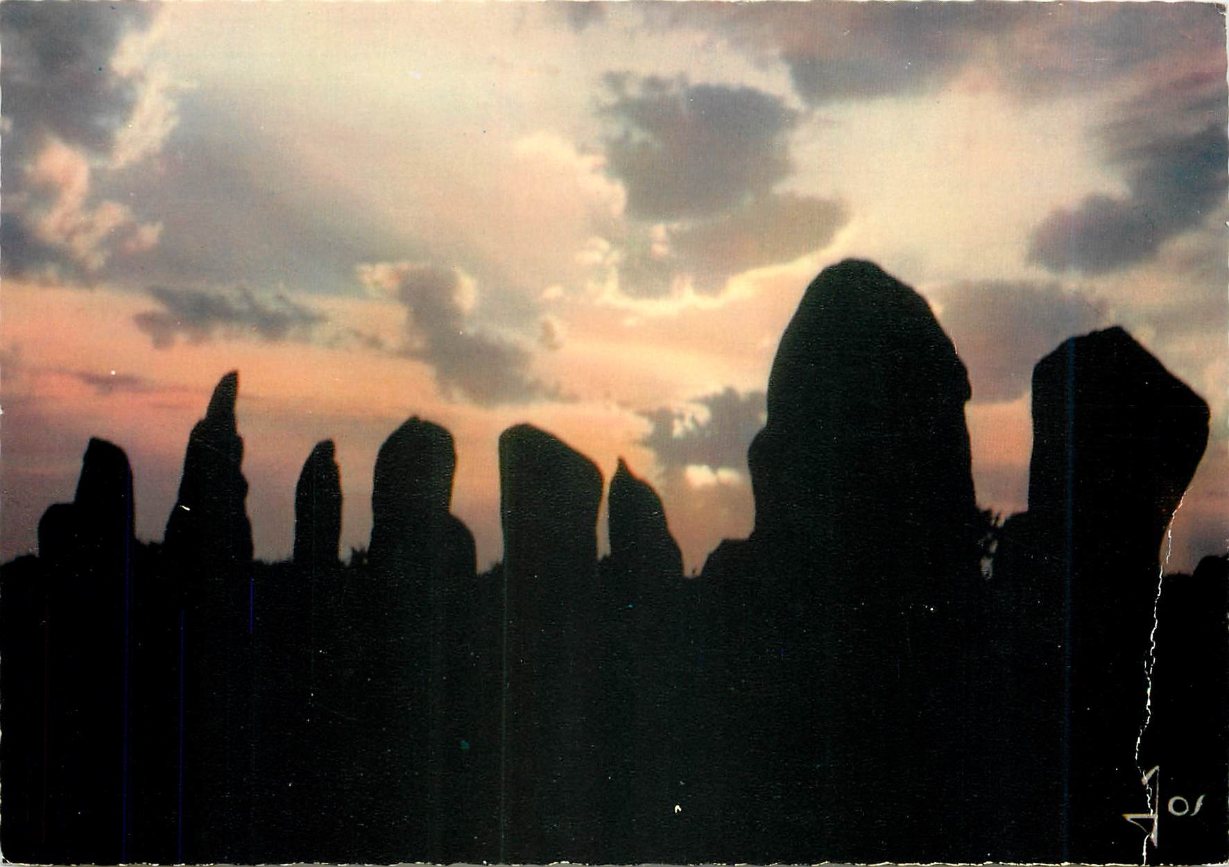 CPM Au pays des Korrigans Les Menhirs de Carnac Morbihan 