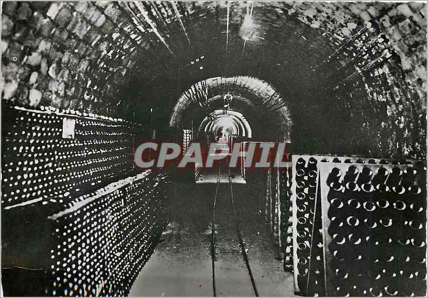 Galerie de 1.200 mètres — dans les Caves Champagne Mercier — Epernay