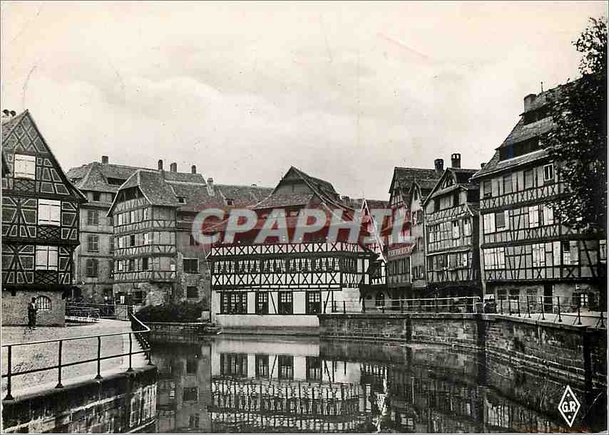 Strasbourg - La Petite France — quartier historique avec maisons à colombages — G.P. éditeur