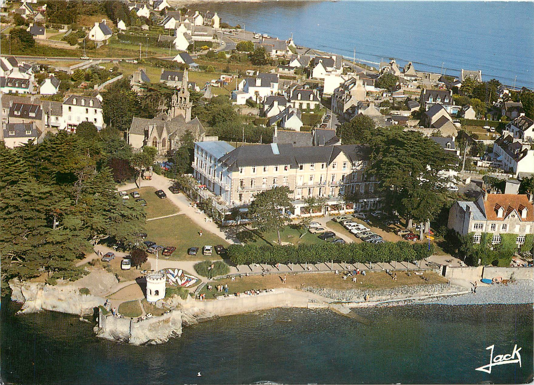 CPM Locquirec L'Hotel des Bains et l'eglise 